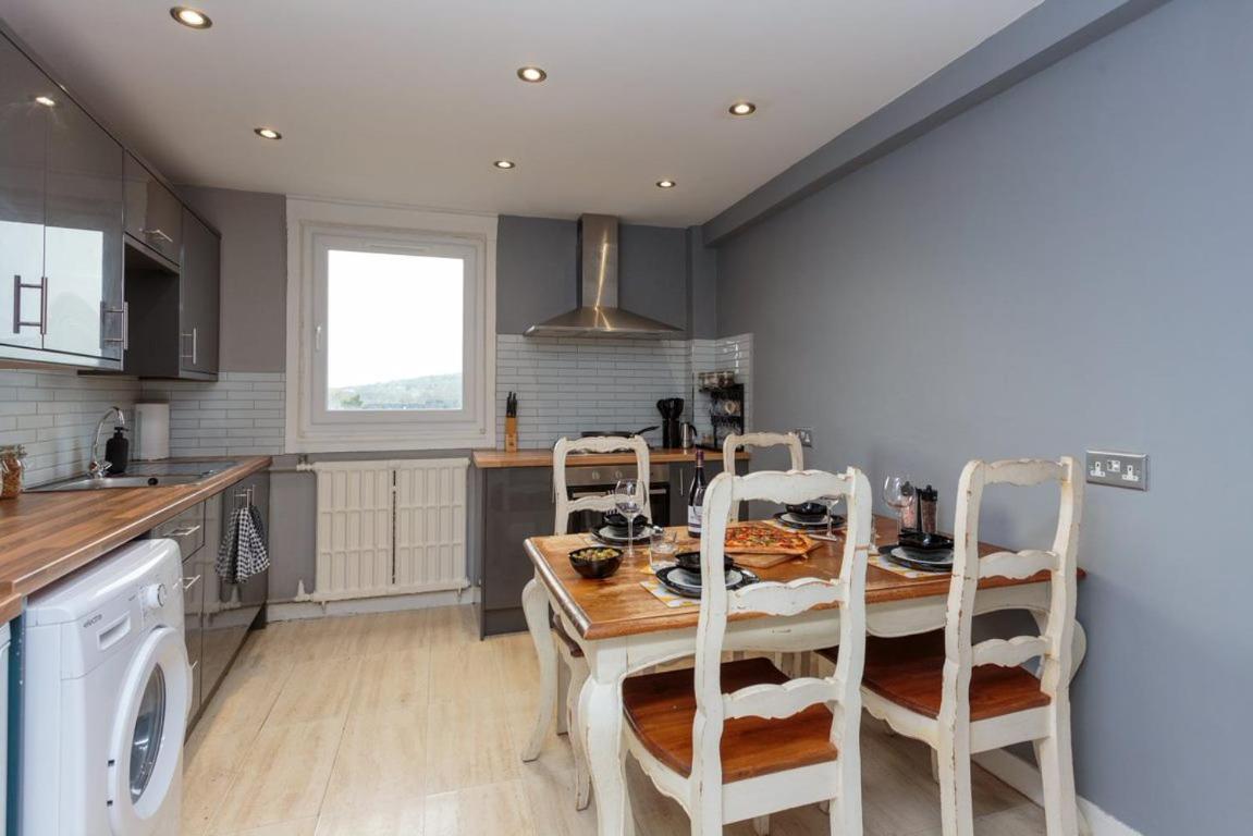 Gorgeous 3-Bed Flat, 15 Minutes To City Centre 에든버러 외부 사진