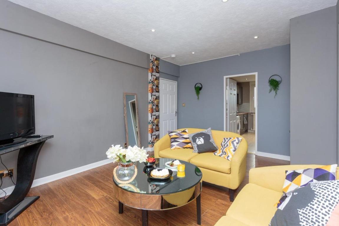 Gorgeous 3-Bed Flat, 15 Minutes To City Centre 에든버러 외부 사진