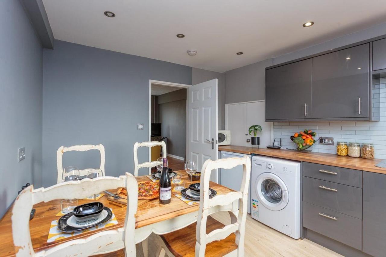 Gorgeous 3-Bed Flat, 15 Minutes To City Centre 에든버러 외부 사진
