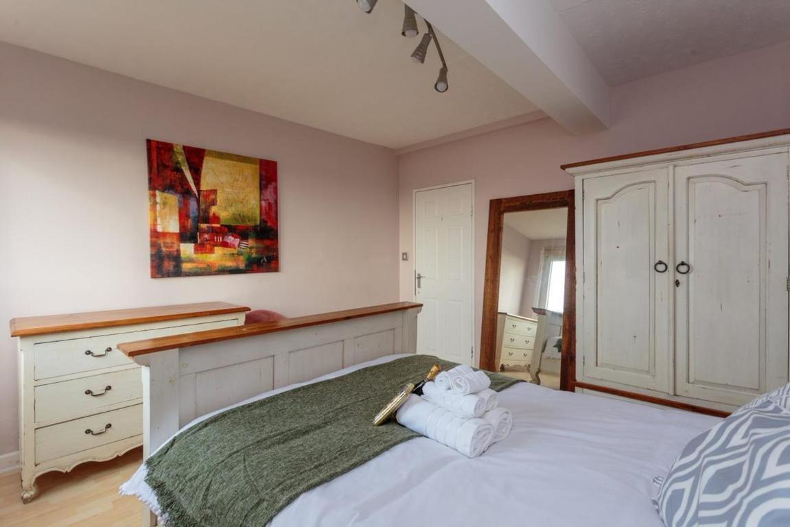 Gorgeous 3-Bed Flat, 15 Minutes To City Centre 에든버러 외부 사진