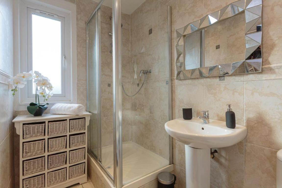 Gorgeous 3-Bed Flat, 15 Minutes To City Centre 에든버러 외부 사진